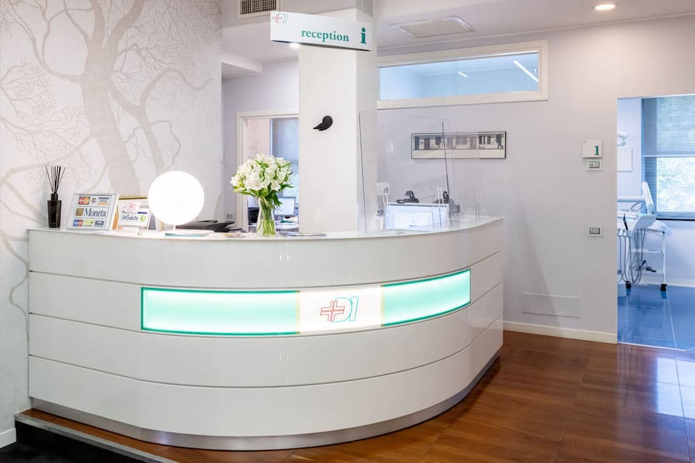 receptionist-mauro-savio